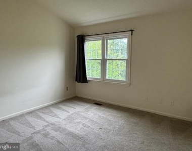 8630 Delcris Drive - Photo Thumbnail 10