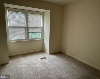 8630 Delcris Drive - Photo Thumbnail 13