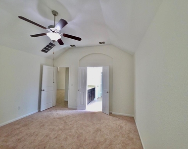 615 Linares Ln - Photo Thumbnail 10