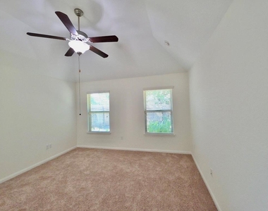 615 Linares Ln - Photo Thumbnail 9