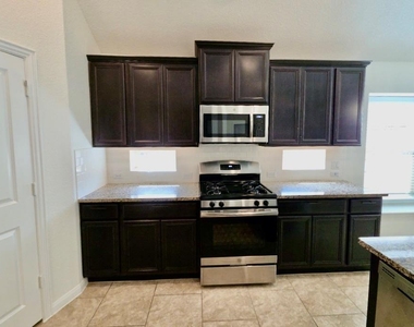 615 Linares Ln - Photo Thumbnail 7
