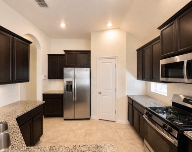 615 Linares Ln - Photo Thumbnail 5