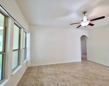 615 Linares Ln - Photo Thumbnail 4