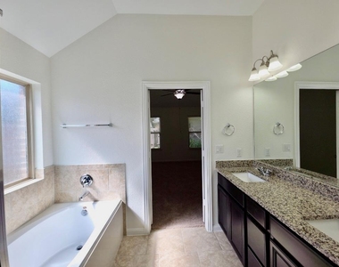 615 Linares Ln - Photo Thumbnail 13