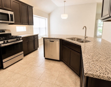 615 Linares Ln - Photo Thumbnail 6