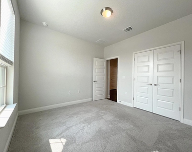 7212 Jument Dr - Photo Thumbnail 8
