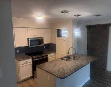 8888 Tallwood Dr - Photo Thumbnail 16