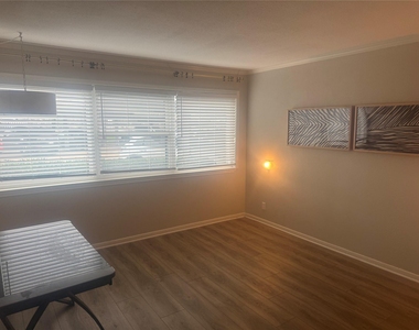 8888 Tallwood Dr - Photo Thumbnail 12
