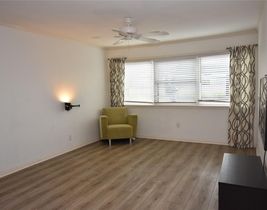 8888 Tallwood Dr - Photo Thumbnail 1