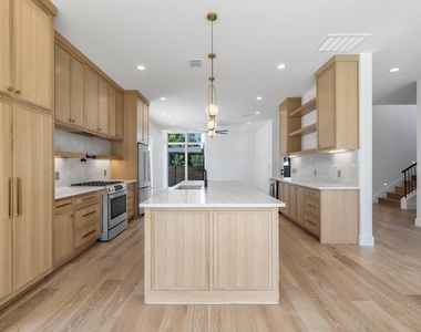 4806 Richmond Ave - Photo Thumbnail 3