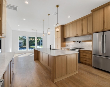 4806 Richmond Ave - Photo Thumbnail 5