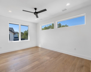 4806 Richmond Ave - Photo Thumbnail 9