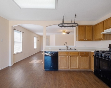 17131 Dashwood Creek Dr - Photo Thumbnail 7