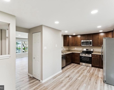 8345 Silver Trumpet Drive - Photo Thumbnail 7