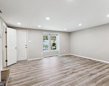 8345 Silver Trumpet Drive - Photo Thumbnail 4