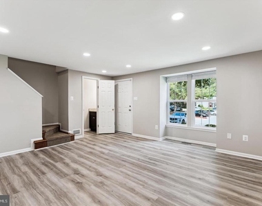 8345 Silver Trumpet Drive - Photo Thumbnail 2