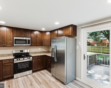 8345 Silver Trumpet Drive - Photo Thumbnail 6