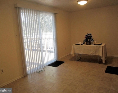 6085 Rock Glen Drive - Photo Thumbnail 6