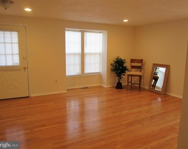 6085 Rock Glen Drive - Photo Thumbnail 2