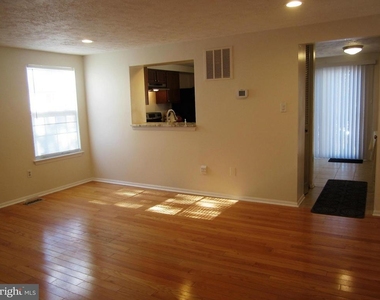 6085 Rock Glen Drive - Photo Thumbnail 5