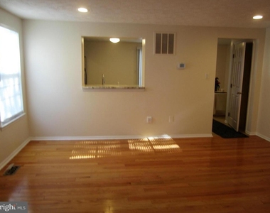 6085 Rock Glen Drive - Photo Thumbnail 4
