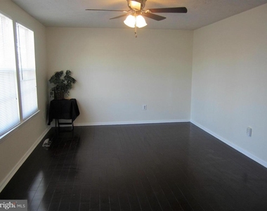 6085 Rock Glen Drive - Photo Thumbnail 8