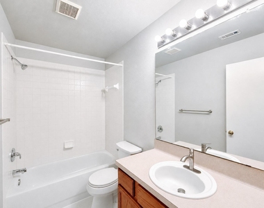 1581 Parkfield Cir - Photo Thumbnail 5