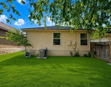 1581 Parkfield Cir - Photo Thumbnail 15