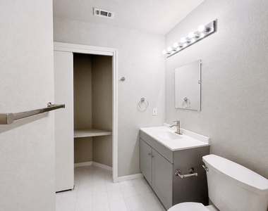 1581 Parkfield Cir - Photo Thumbnail 10