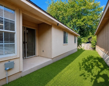 1581 Parkfield Cir - Photo Thumbnail 14