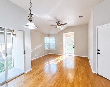 1581 Parkfield Cir - Photo Thumbnail 1