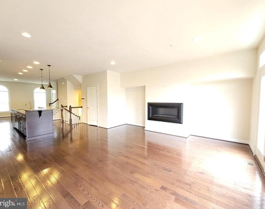 3605 Katherine Way - Photo Thumbnail 4