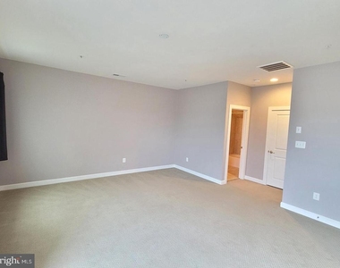 3605 Katherine Way - Photo Thumbnail 16