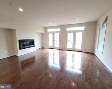 3605 Katherine Way - Photo Thumbnail 3