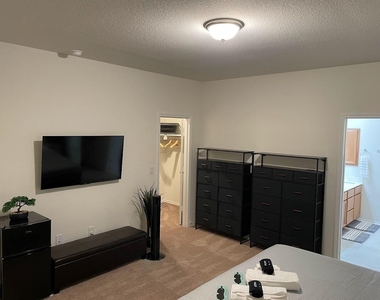 7702 Libretto Ln - Photo Thumbnail 26