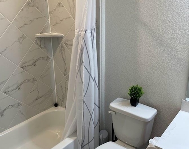 7702 Libretto Ln - Photo Thumbnail 11