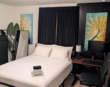 7702 Libretto Ln - Photo Thumbnail 7