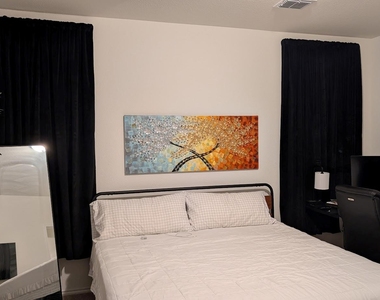 7702 Libretto Ln - Photo Thumbnail 6