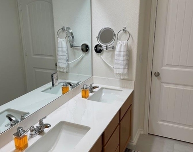 7702 Libretto Ln - Photo Thumbnail 34
