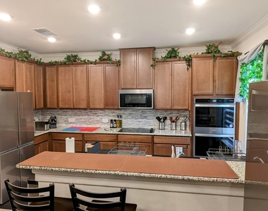 7702 Libretto Ln - Photo Thumbnail 4