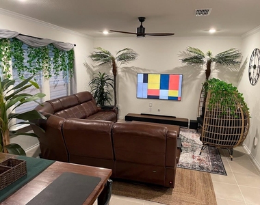 7702 Libretto Ln - Photo Thumbnail 2