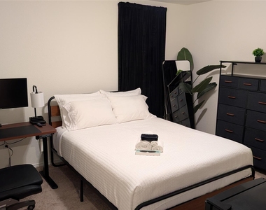 7702 Libretto Ln - Photo Thumbnail 14