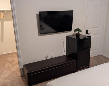 7702 Libretto Ln - Photo Thumbnail 17