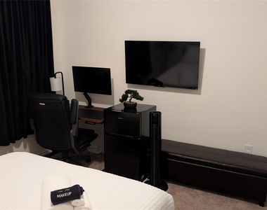 7702 Libretto Ln - Photo Thumbnail 24