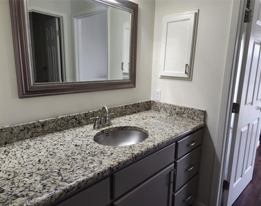 2313 Longview St - Photo Thumbnail 9