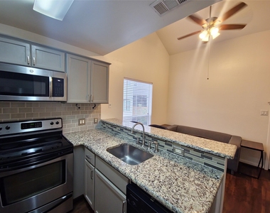2313 Longview St - Photo Thumbnail 5