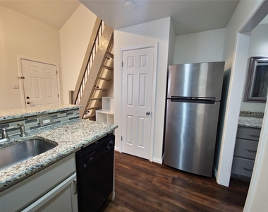 2313 Longview St - Photo Thumbnail 3