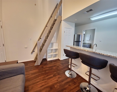 2313 Longview St - Photo Thumbnail 1