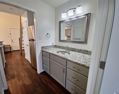 2313 Longview St - Photo Thumbnail 6