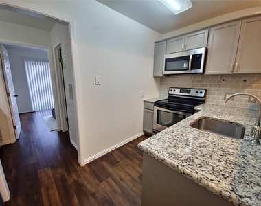 2313 Longview St - Photo Thumbnail 4